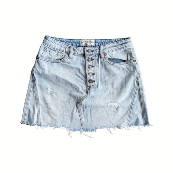 Free People Denim Skirt Montauk Light Wash Distressed Jean Skirt sz 29 Mini - Picture 5 of 11